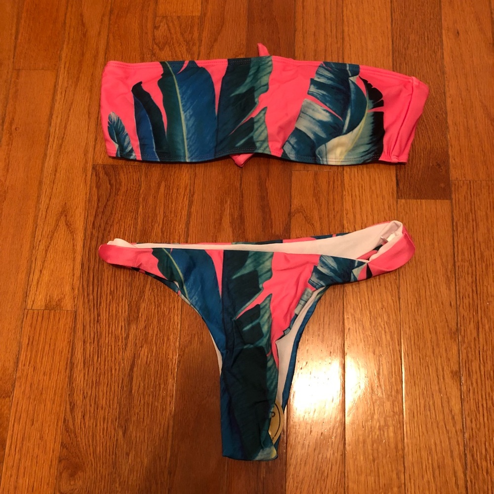 🌴Tropical cheeky bikini 🌴